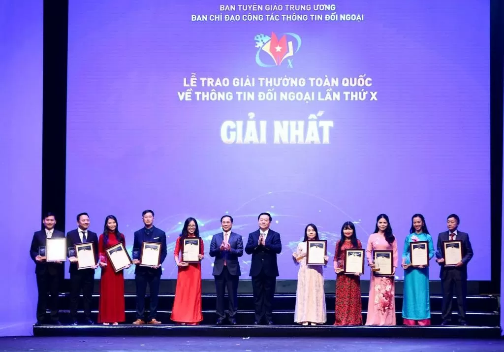 10th National External Information Service Awards ceremony showcases Vietnam's standing 10th National External Information Service Awards ceremony showcases Vietnam's standing