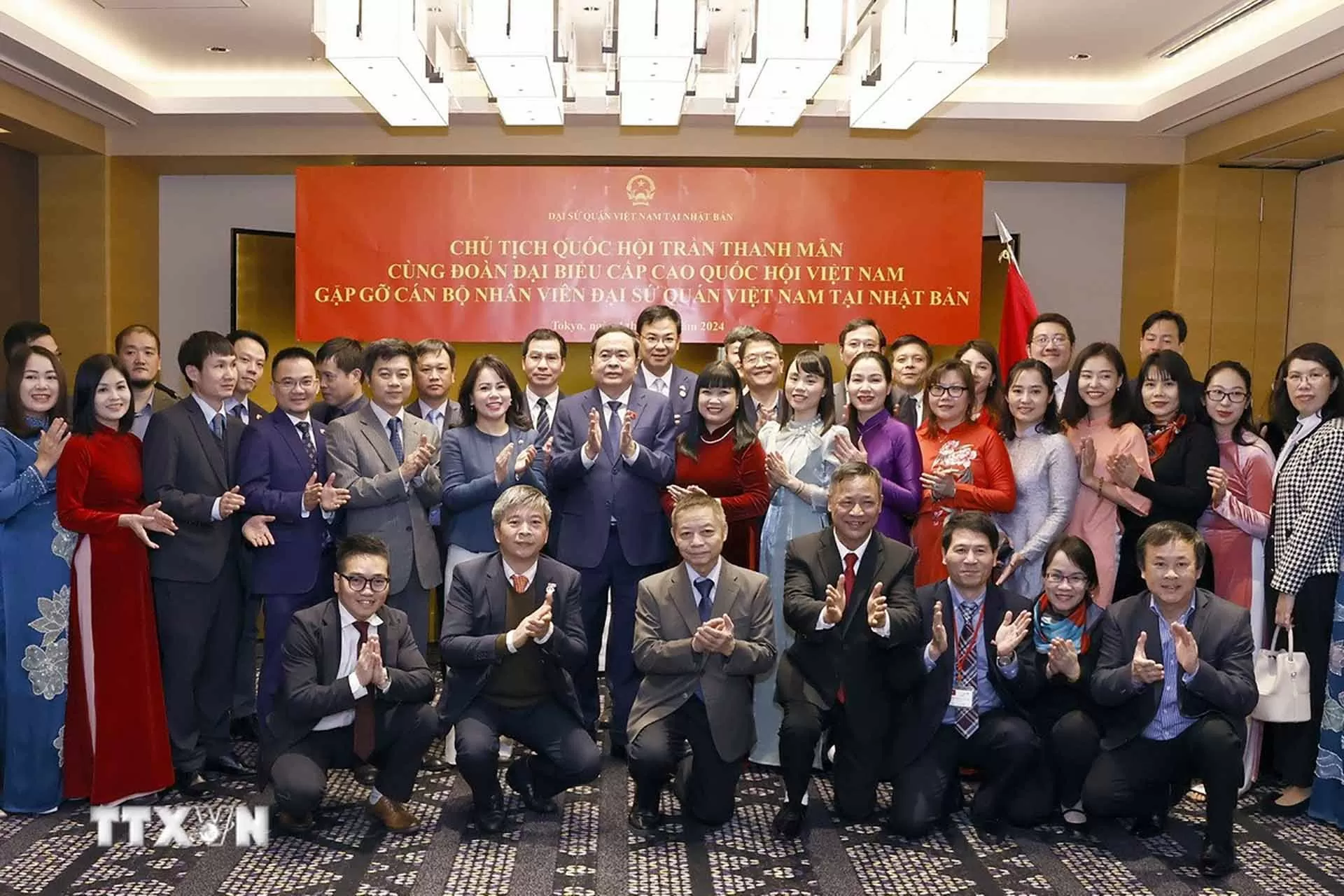 NA Chairman Tran Thanh Man meets Vietnamese Embassy staff in Japan NA Chairman Tran Thanh Man meets Vietnamese Embassy staff in Japan