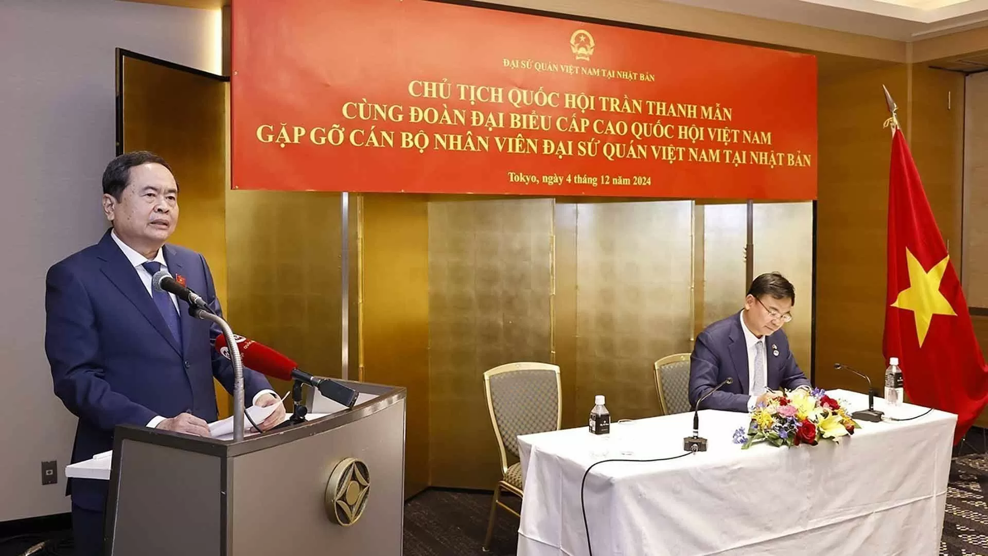 NA Chairman Tran Thanh Man meets Vietnamese Embassy staff in Japan NA Chairman Tran Thanh Man meets Vietnamese Embassy staff in Japan