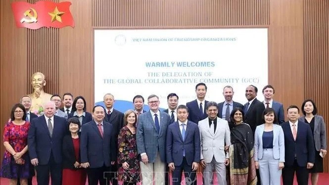 VUFO President Phan Anh Son receives international delegation of Protestant pastors