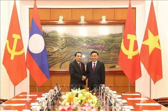 Senior Party officials of Vietnam, Laos hold talks Senior Party officials of Vietnam, Laos hold talks