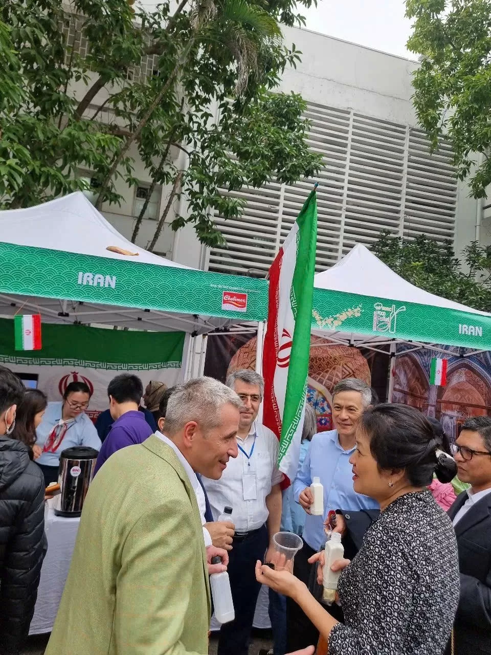 Gian hàng của Iran tại Liên hoan Ẩm thực quốc tế năm 2023. (Ảnh: Đại sứ quán) Gian hàng của Iran tại Liên hoan Ẩm thực quốc tế năm 2023. (Ảnh: Đại sứ quán)