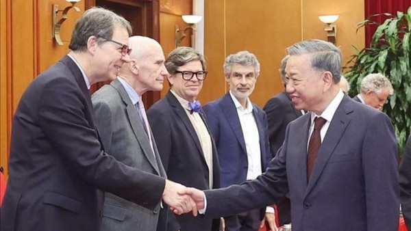 Party General Secretary To Lam receives int'l scientists to 4th VinFuture Prize awarding ceremony