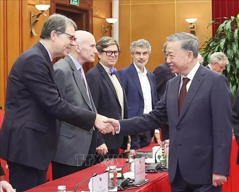 Top leader receives int'l scientists to 4th VinFuture Prize awarding ceremony Top leader receives int'l scientists to 4th VinFuture Prize awarding ceremony