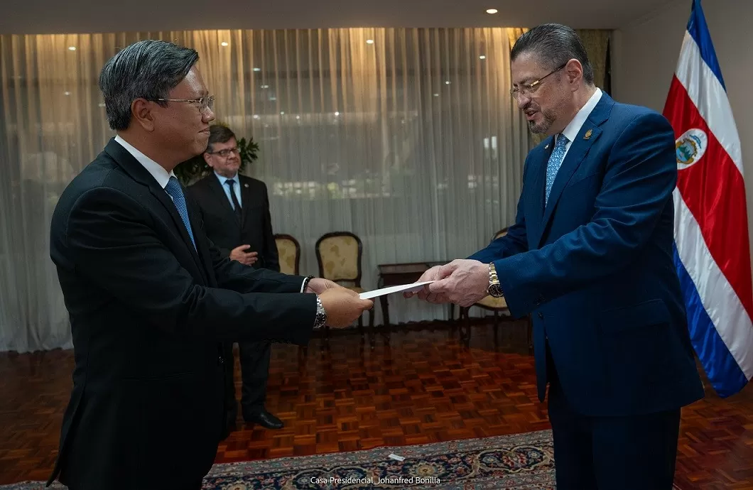 Đại sứ Việt Nam tại Cuba, kiêm nhiệm Costa Rica trình Quốc thư tới Tổng thống Rodrigo Chaves Robles Đại sứ Việt Nam tại Cuba, kiêm nhiệm Costa Rica trình Quốc thư tới Tổng thống Rodrigo Chaves Robles