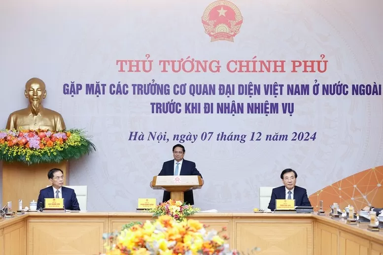 Prime Minister Pham Minh Chinh on December 7 meets with ambassadors and heads of Vietnam's representative offices abroad before they take on their new assignments. (Photo: VGP) Prime Minister Pham Minh Chinh on December 7 meets with ambassadors and heads of Vietnam's representative offices abroad before they take on their new assignments. (Photo: VGP)