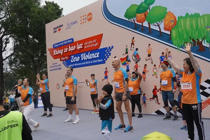 2,000 runners participated in the race champions a vision for a joyful, violence-free life for women and girls 2,000 runners participated in the race champions a vision for a joyful, violence-free life for women and girls