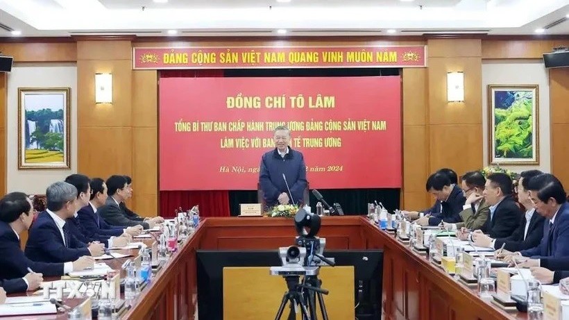 General Secretary To Lam works with Party Central Committee's Commission for Economic Affairs