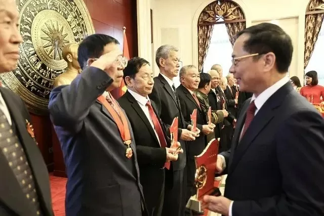 Vietnam honours Chinese war veterans, experts in Beijing gathering Vietnam honours Chinese war veterans, experts in Beijing gathering