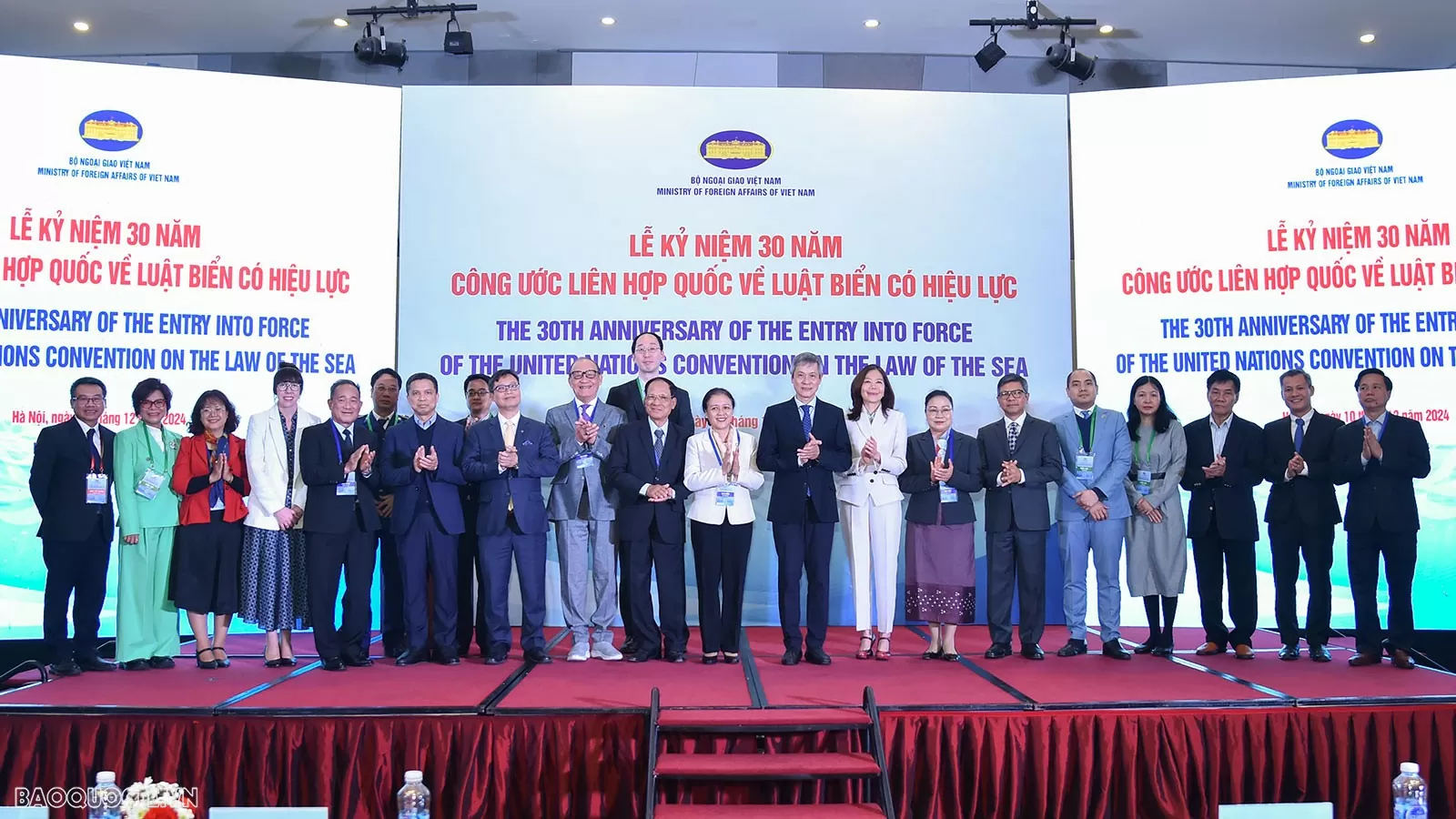 Sáng 10/12, tại Hà Nội, Bộ Ngoại giao tổ chức Lễ kỷ niệm 30 năm Công ước Liên hợp quốc về Luật biển có hiệu lực nhằm nhìn nhận lại giá trị, vai trò của Công ước cũng như chặng đường Việt Nam thực thi những quy định của Công ước trong 30 năm qua. (Ảnh: Anh Sơn) Sáng 10/12, tại Hà Nội, Bộ Ngoại giao tổ chức Lễ kỷ niệm 30 năm Công ước Liên hợp quốc về Luật biển có hiệu lực nhằm nhìn nhận lại giá trị, vai trò của Công ước cũng như chặng đường Việt Nam thực thi những quy định của Công ước trong 30 năm qua. (Ảnh: Anh