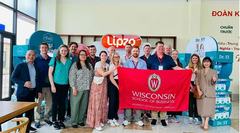 The research delegation at Diligo Factory The research delegation at Diligo Factory