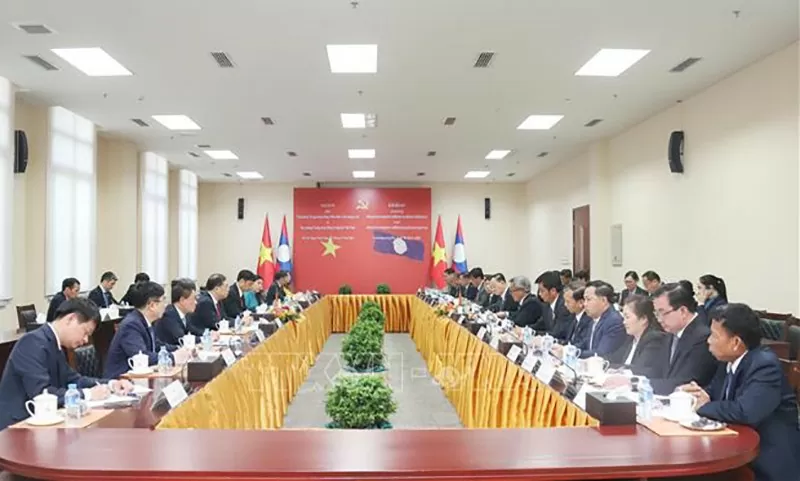Party delegation visits Laos to affirm strong supports Laos' renovation efforts Party delegation visits Laos to affirm strong supports Laos' renovation efforts