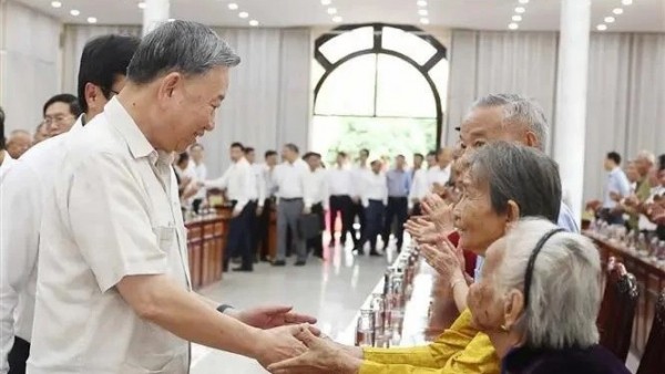 General Secretary To Lam visits Heroic Mothers, revolution contributors in Dong Thap