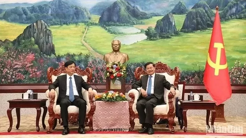 Vietnam strongly supports Laos' renovation efforts: Party official Vietnam strongly supports Laos' renovation efforts: Party official