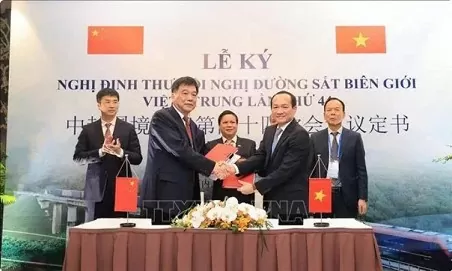 Vietnam, China ink protocol on railway transport cooperation Vietnam, China ink protocol on railway transport cooperation
