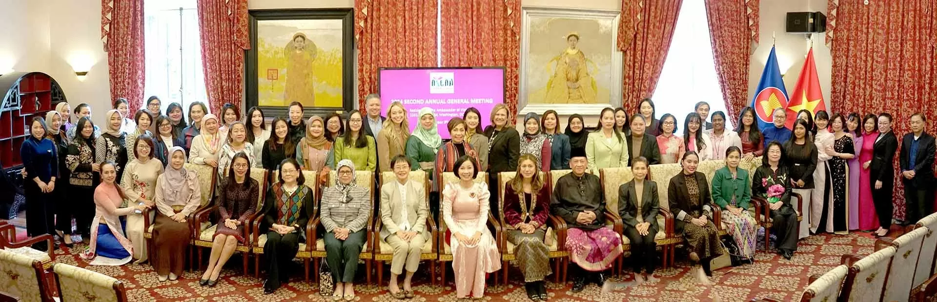 Hội Phu nhân ASEAN tại Washington DC chụp ảnh tập thể. Hội Phu nhân ASEAN tại Washington DC chụp ảnh tập thể.