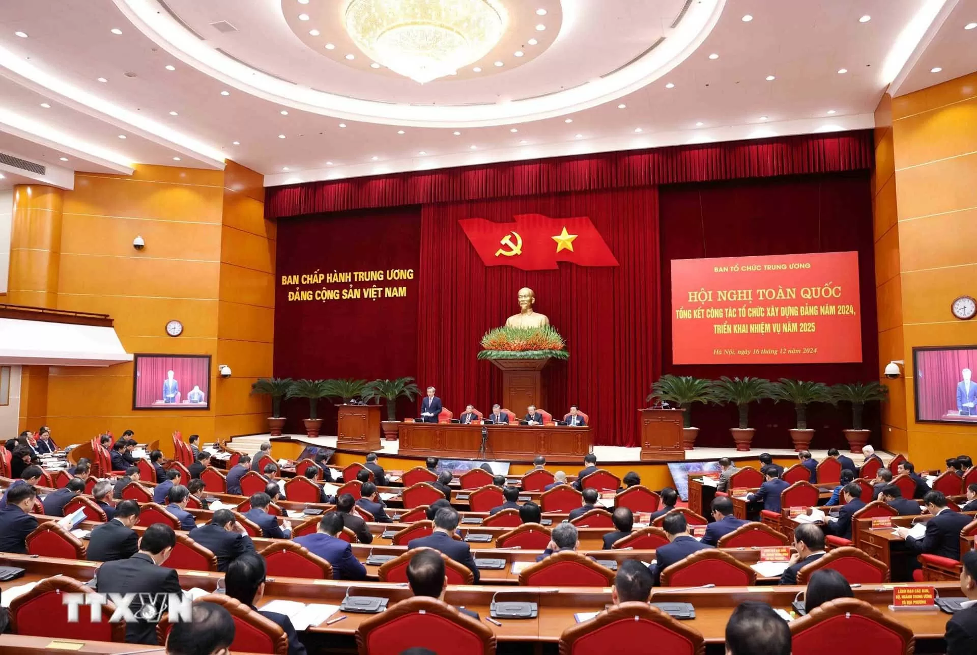 General Secretary To Lam asks for greater efforts to implement system streamlining scheme