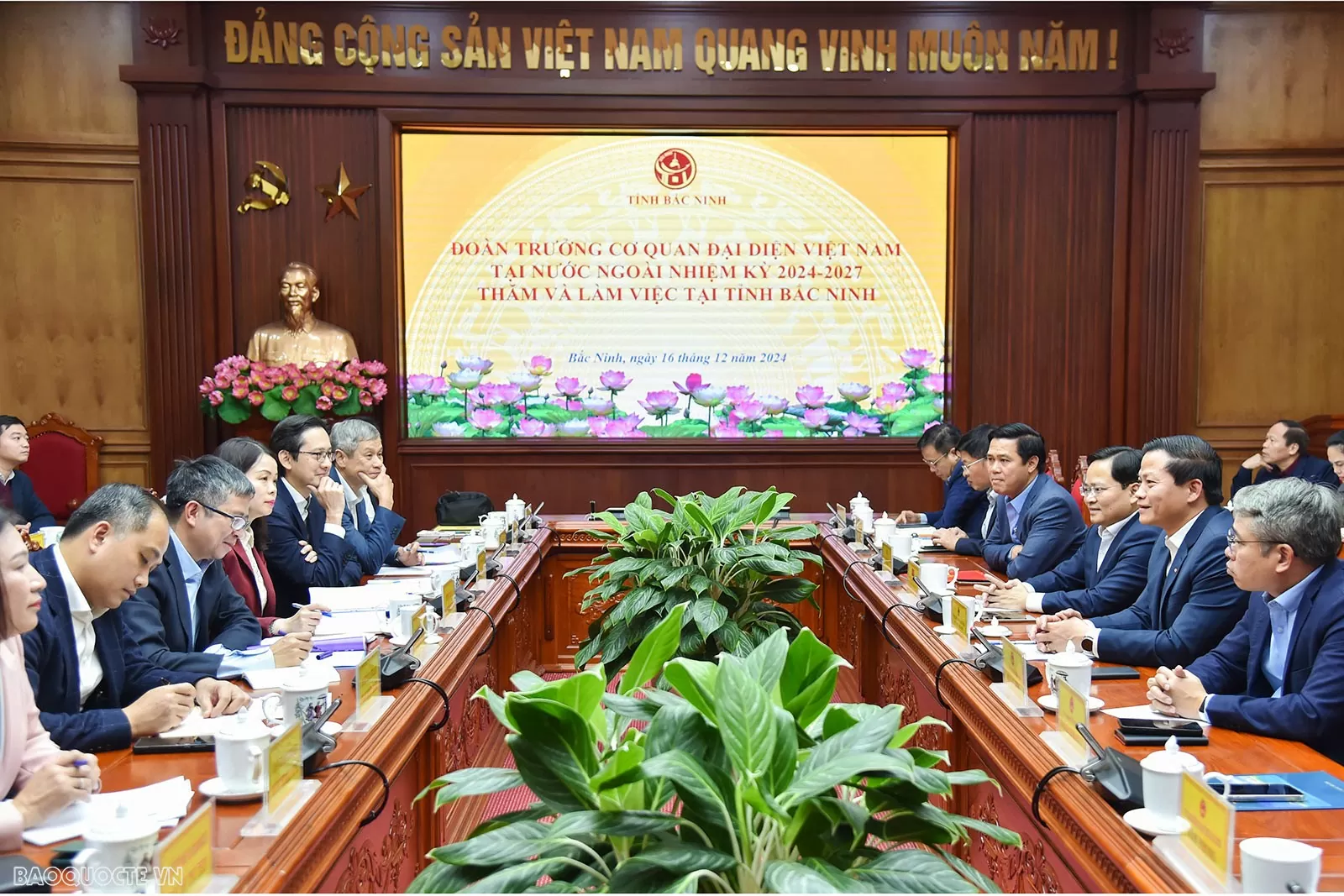 Bac Ninh urges Heads of Vietnamese representative missions to attract high-tech investment Bac Ninh urges Heads of Vietnamese representative missions to attract high-tech investment