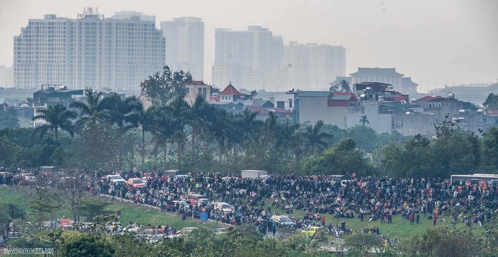 Vietnam International Defense Expo 2024: Witness Su-30MK2 Fighter Jets Perform Aerial Maneuvers Vietnam International Defense Expo 2024: Witness Su-30MK2 Fighter Jets Perform Aerial Maneuvers