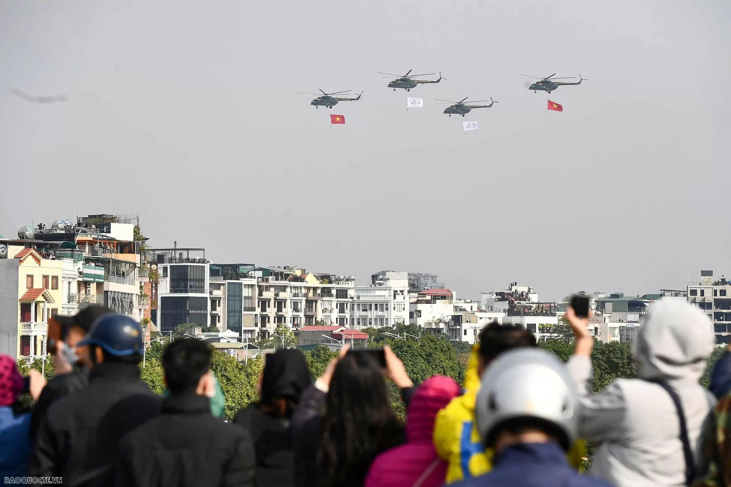 Vietnam International Defense Expo 2024: Witness Su-30MK2 Fighter Jets Perform Aerial Maneuvers Vietnam International Defense Expo 2024: Witness Su-30MK2 Fighter Jets Perform Aerial Maneuvers