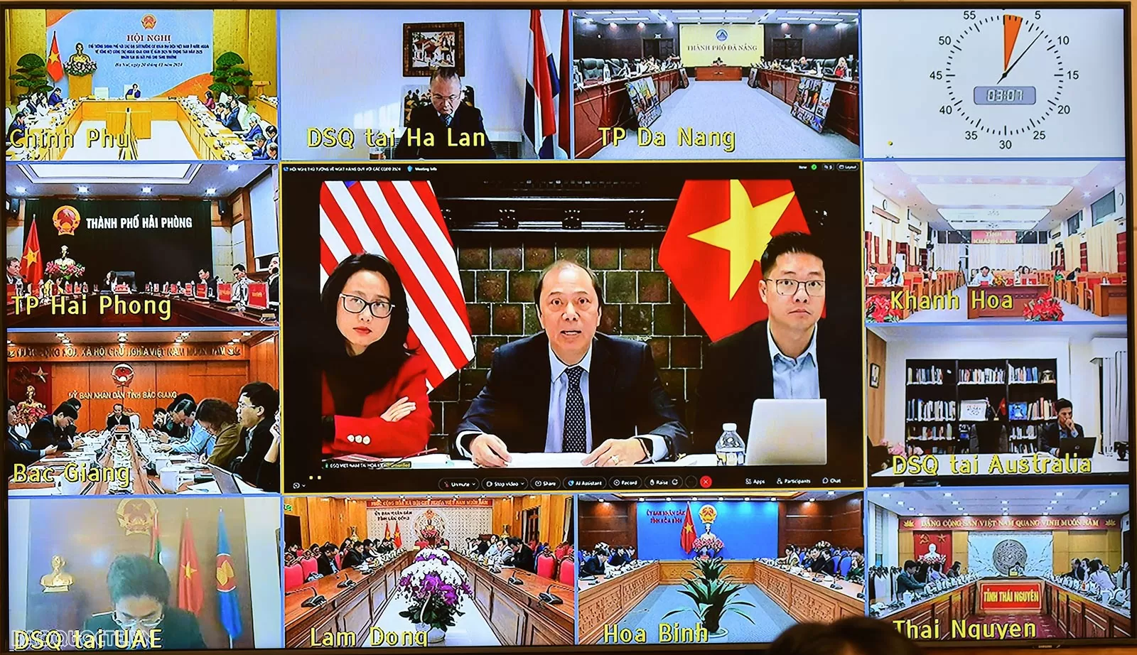 "For the cause of Justice" insignia presented to former Italian Ambassador to Vietnam