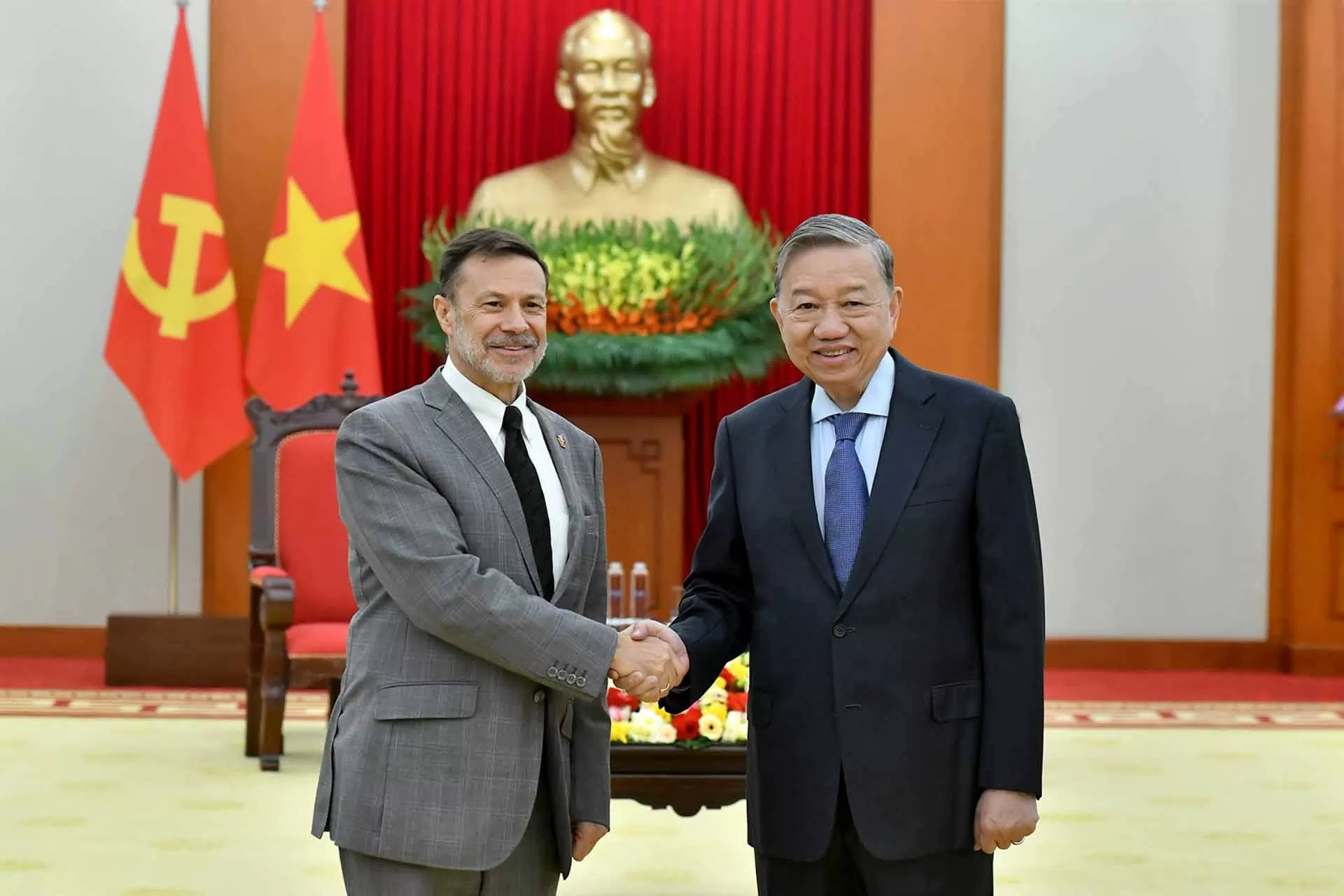 General Secretary To Lam receives outgoing Australian Ambassador Andrew Goledzinowski General Secretary To Lam receives outgoing Australian Ambassador Andrew Goledzinowski