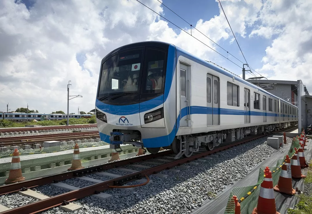 Metro Line 1 serves 150,000 passengers on opening day Metro Line 1 serves 150,000 passengers on opening day