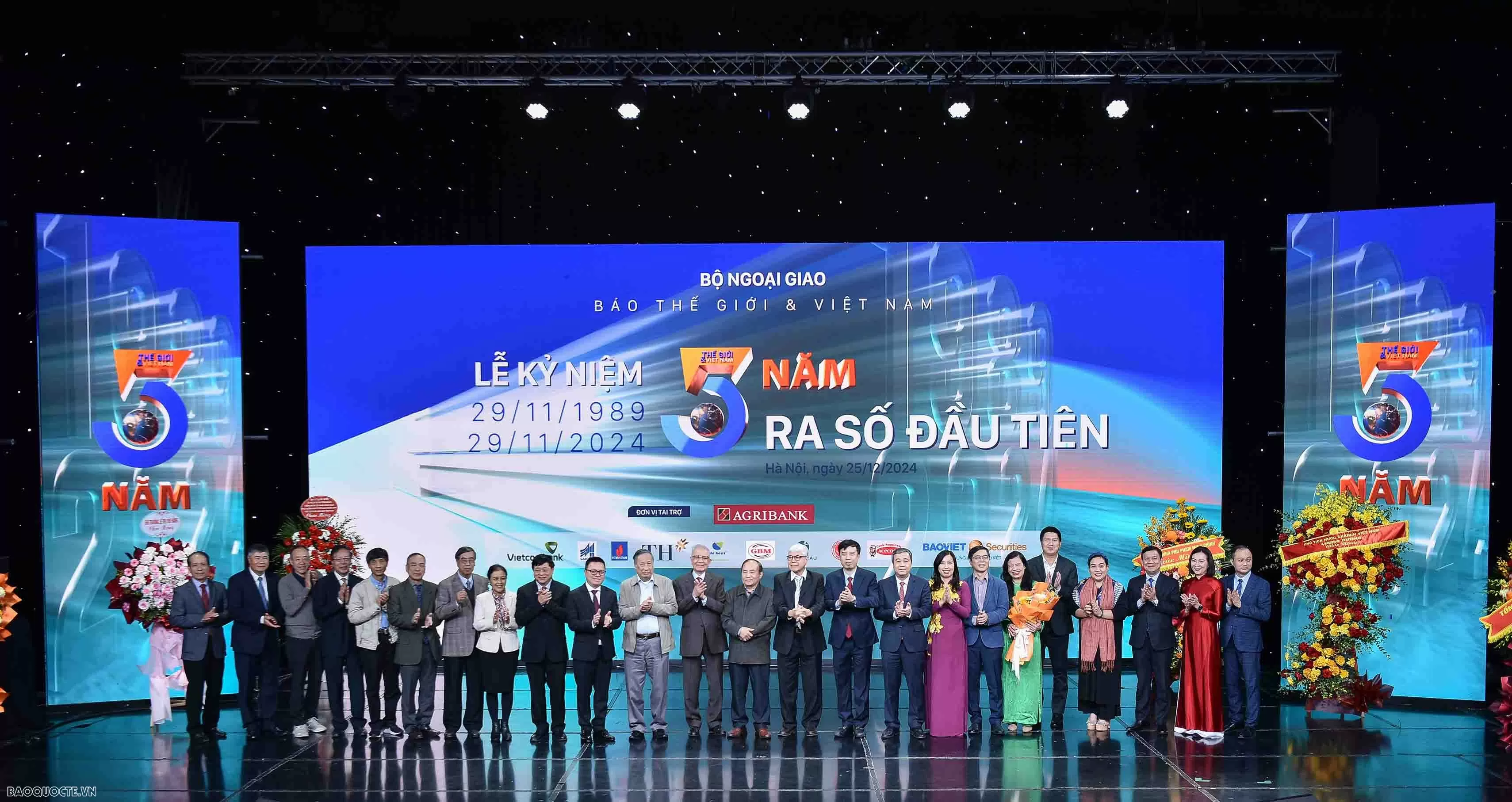Lễ kỷ niệm 35 năm ngày Báo Thế giới và Việt Nam ra số báo đầu tiên, ngày 25/12/2024. Trong ảnh, các đại biểu chụp ảnh lưu niệm. (Ảnh: Nguyễn Hồng) Lễ kỷ niệm 35 năm ngày Báo Thế giới và Việt Nam ra số báo đầu tiên, ngày 25/12/2024. Trong ảnh, các đại biểu chụp ảnh lưu niệm. (Ảnh: Nguyễn Hồng)