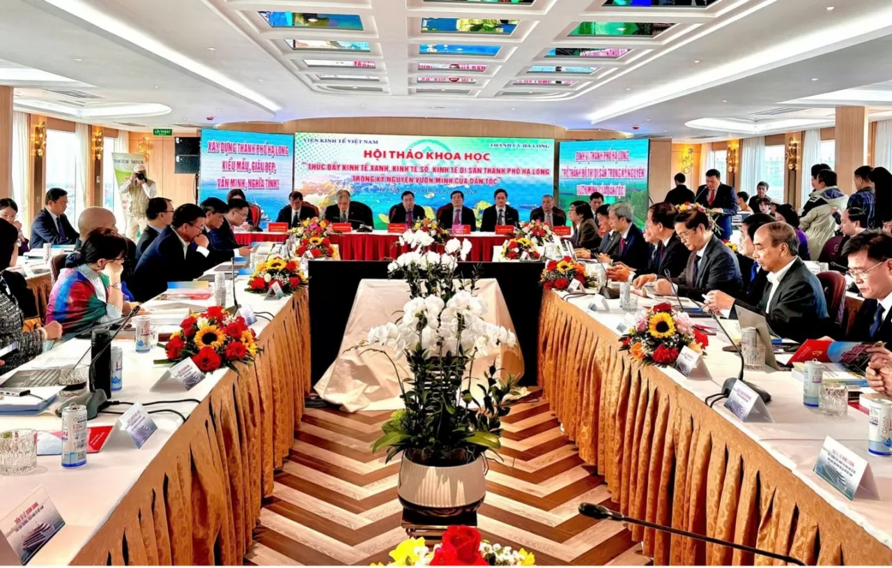 Gần 400 đại biểu tham dự Hội thảo tại Thành phố Hạ Long, ngày 26/12. Gần 400 đại biểu tham dự Hội thảo tại Thành phố Hạ Long, ngày 26/12.