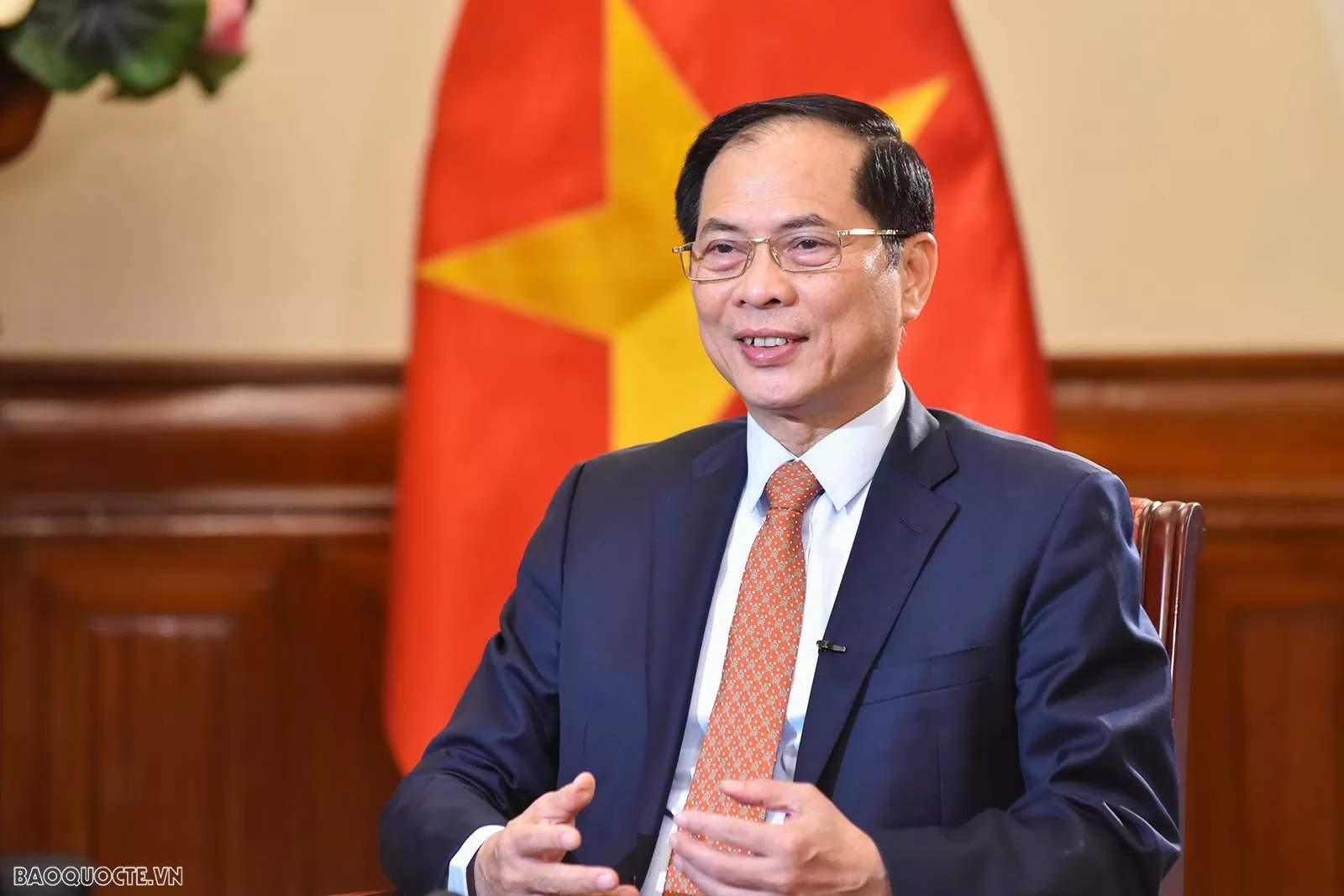 Chân dung Phó Thủ tướng, Bộ trưởng Ngoại giao Bùi Thanh Sơn, trả lời phỏng vấn báo chí. (Ảnh: Tuấn Anh) Chân dung Phó Thủ tướng, Bộ trưởng Ngoại giao Bùi Thanh Sơn, trả lời phỏng vấn báo chí. (Ảnh: Tuấn Anh)