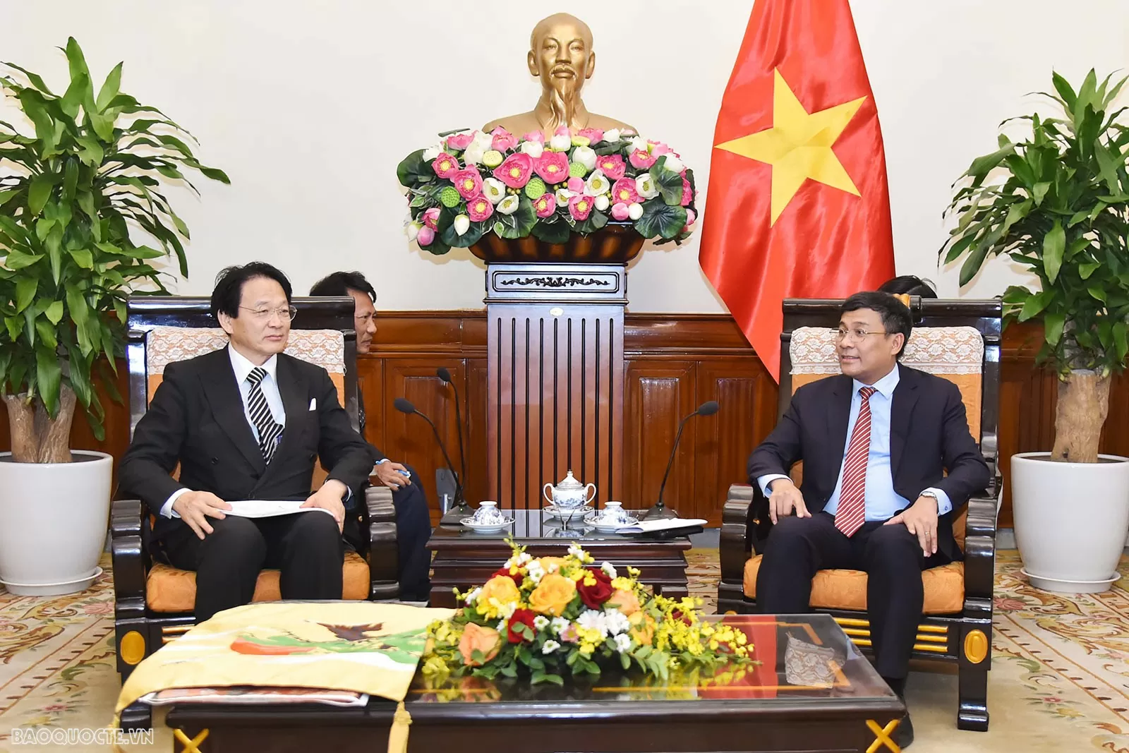 Standing Deputy FM Nguyen Minh Vu Honorary Consul of Vietnam in Japan’s Nagoya City Standing Deputy FM Nguyen Minh Vu Honorary Consul of Vietnam in Japan’s Nagoya City