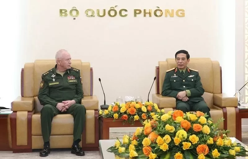 Minister Phan Van Giang welcomes Russian Deputy Minister of Defence in Hanoi Minister Phan Van Giang welcomes Russian Deputy Minister of Defence in Hanoi