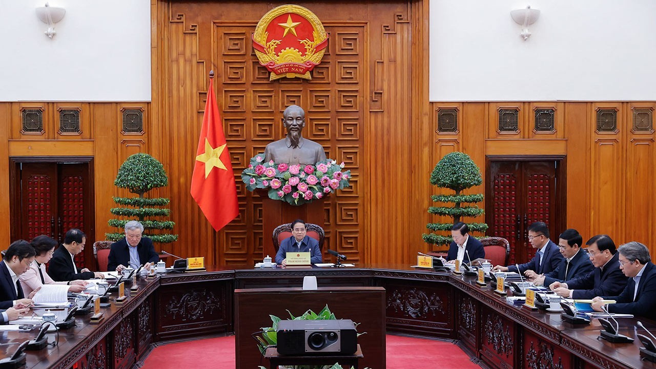 Prime Minister calls on officials to work at grassroots level