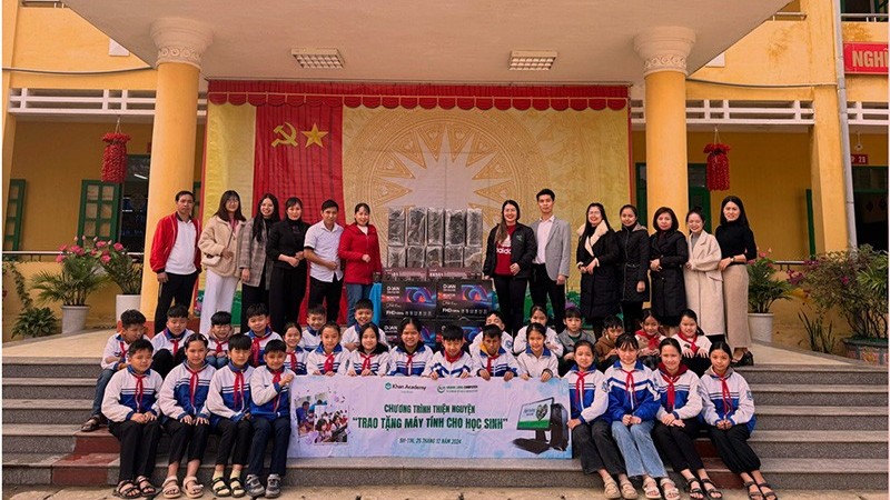 Enterprises and non-governmental organizations co-support education in remote areas