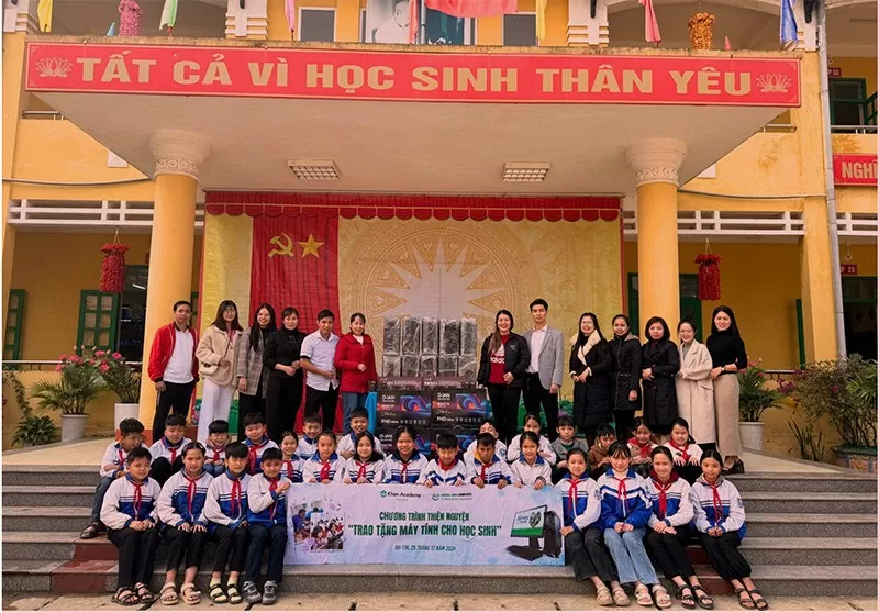 Hoang Long Computer donates computers to Nhu Khe Primary School, supporting the effective implementation of the KAV Open School. Hoang Long Computer donates computers to Nhu Khe Primary School, supporting the effective implementation of the KAV Open School.