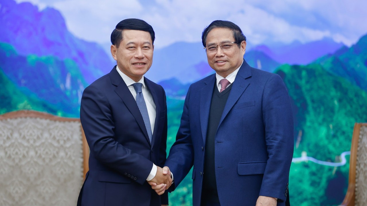 PM Pham Minh Chinh welcomes Lao Deputy Prime Minister Saleumxay Kommasith in Hanoi