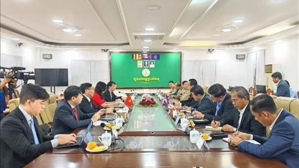 Deputy FM Le Thi Thu Hang paid a working visit to Cambodia