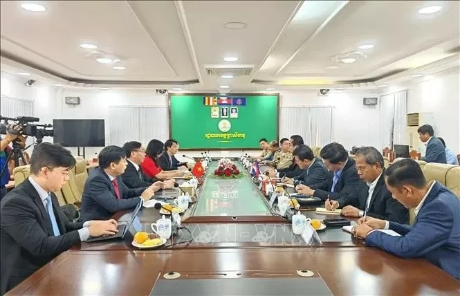 Deputy FM Le Thi Thu Hang paid a visit to Cambodia