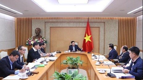 Deputy PM Tran Hong Ha urges specific roadmap for EV shift