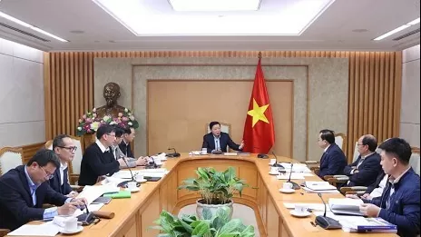 Deputy PM Tran Hong Ha urges specific roadmap for EV shift