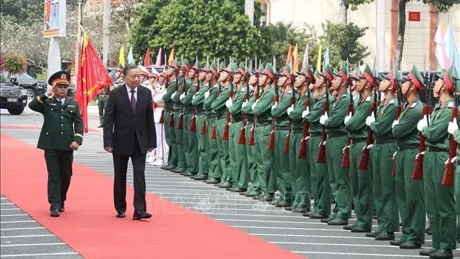 General Secretary To Lam works with Binh Duong Military Command