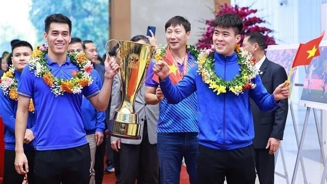PM Pham Minh Chinh receives men's national football team, praising for ASEAN Cup Champions