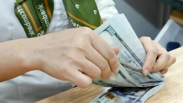 Reference exchange rate for the US dollar at 24,726 VND/USD on February 28, up 30 VND