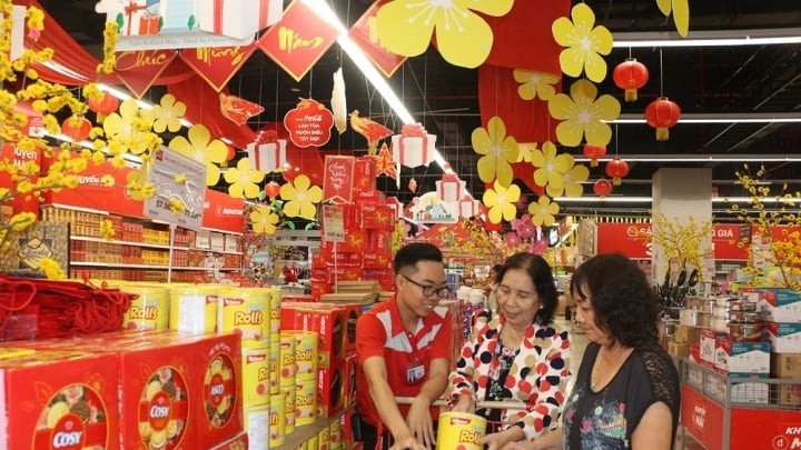 Retail sales of goods and services up 9% last year