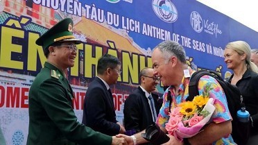 Hue city welcomes some 4,400 foreign visitors on first cruise ship this year