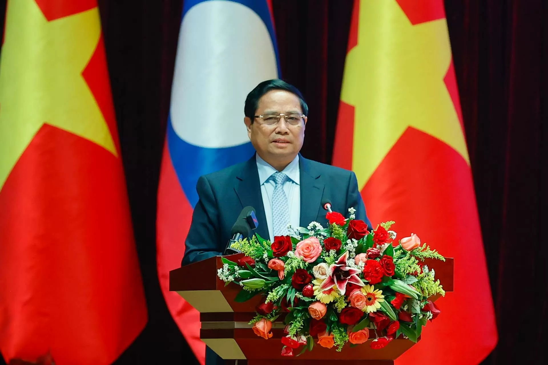 Vietnam, Laos Prime Ministers co-chair investment cooperation conference in Vientiane Vietnam, Laos Prime Ministers co-chair investment cooperation conference in Vientiane