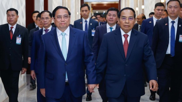 Prime Minister Pham Minh Chinh receives Lao State Vice President in Vientiane