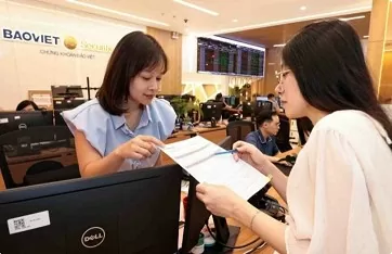 Retail investors net buy over 3 billion USD on stock market last year Retail investors net buy over 3 billion USD on stock market last year