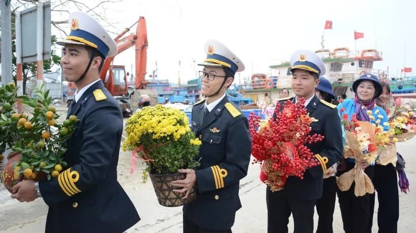 Tet greetings extended to soldiers, people on Ly Son Island