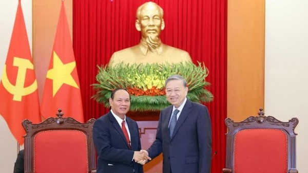 Party General Secretary To Lam welcomes Lao Deputy PM, Minister of Public Security